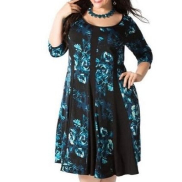 Igigi Dresses & Skirts - IGIGI Blue Floral Fit and Flare Dress Size 18/20